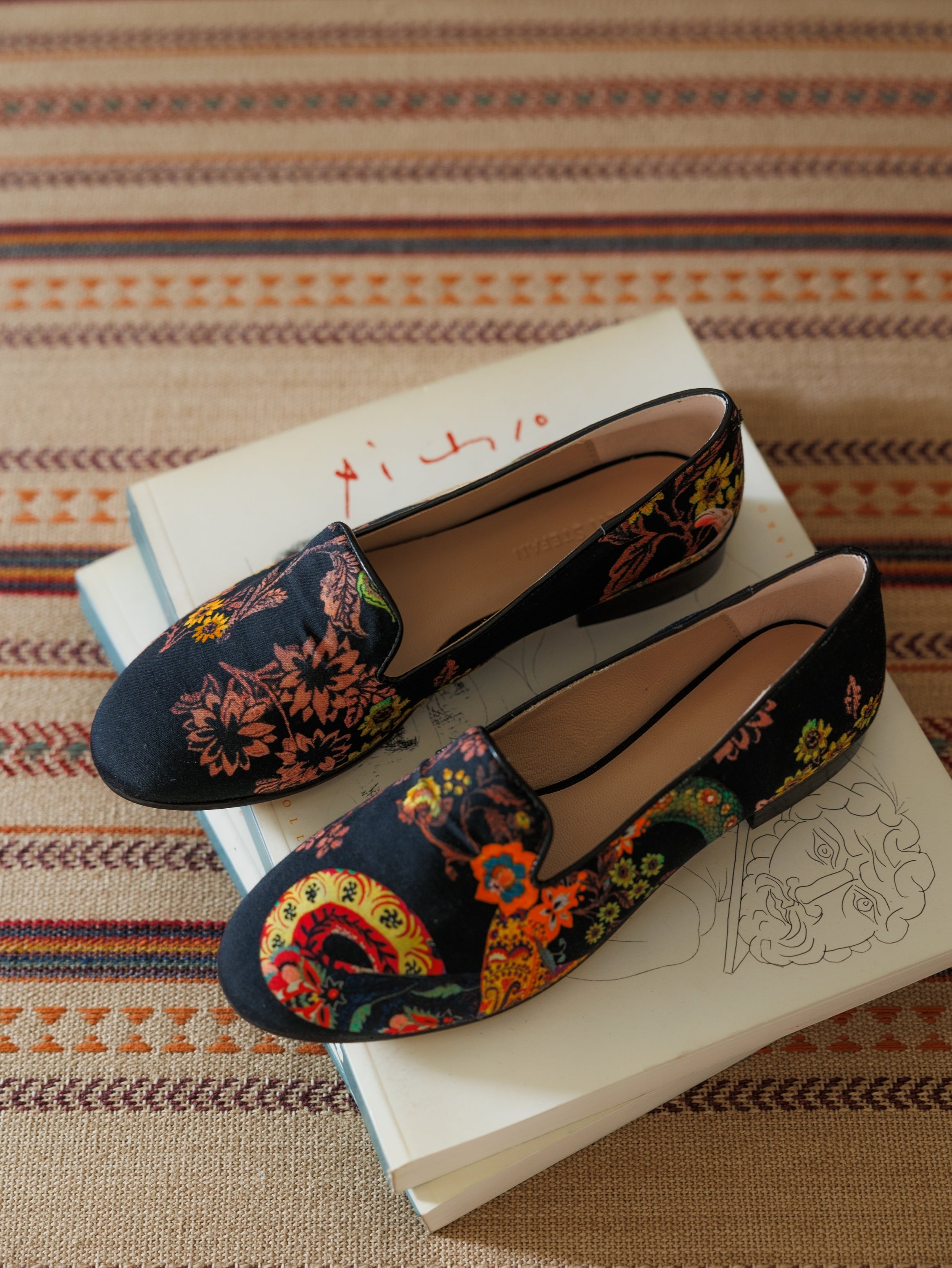 Mocasines mujer estampado negro