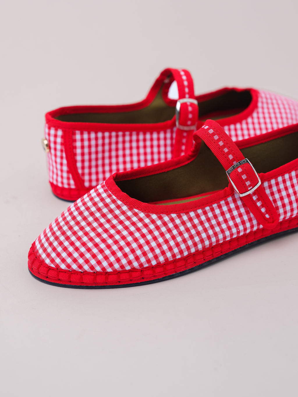 Bailarina-de-terciopelo-Svetis-Mary-Jane-Ketchup