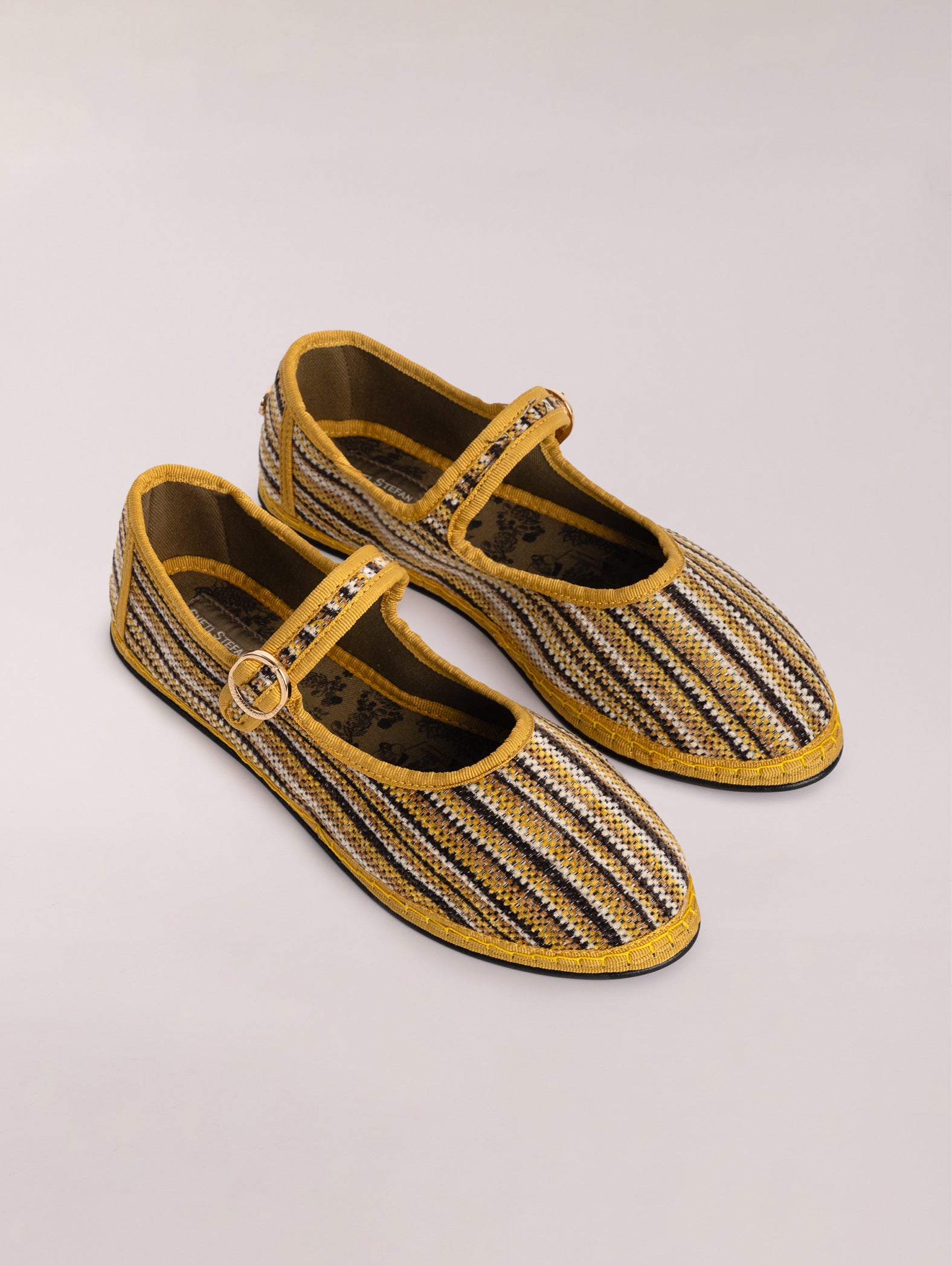 mary-jane-rayas-amarillo-y-negro