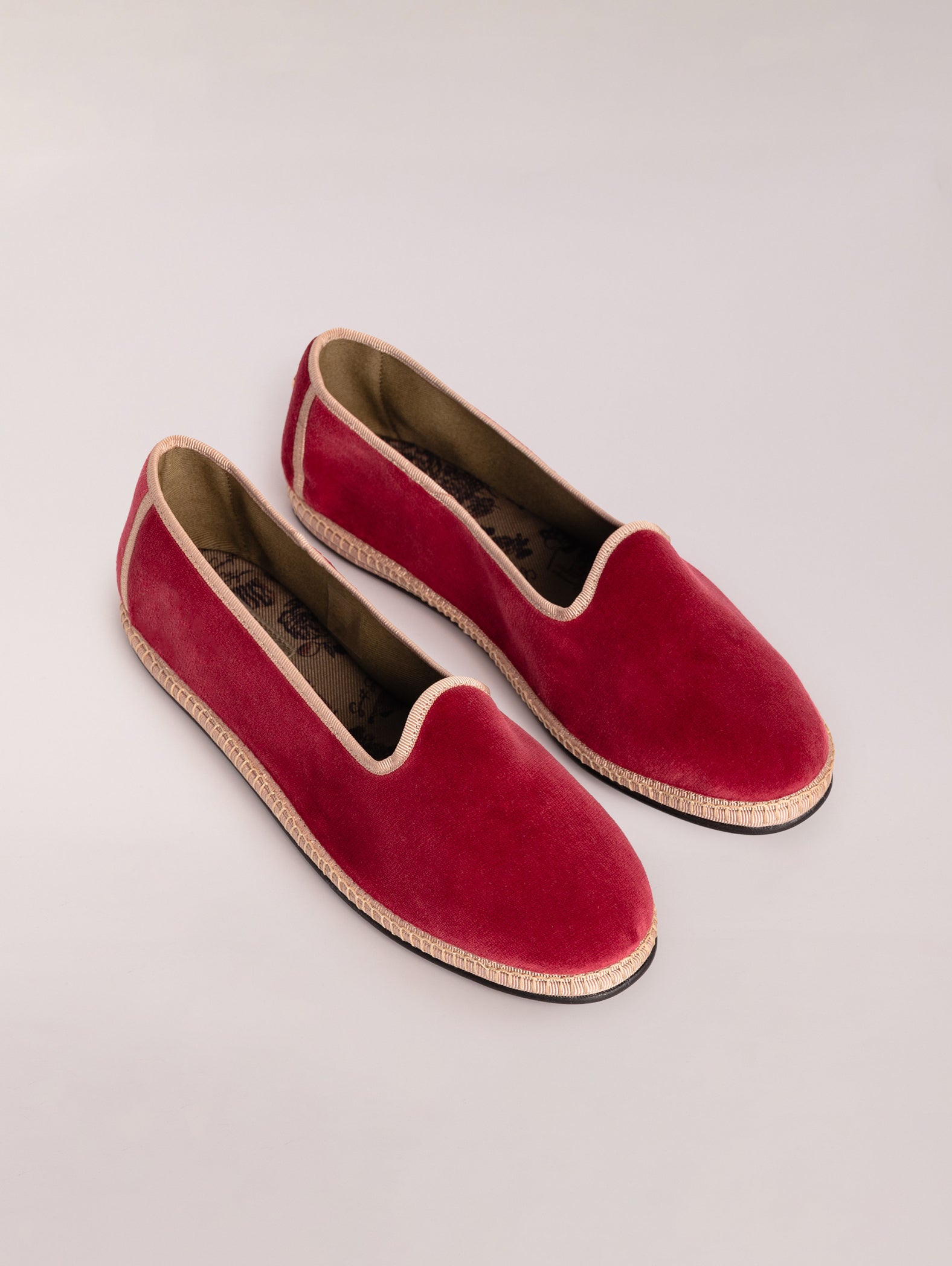 Venecianas-de-terciopelo-Svetis-Nikola-Guinda