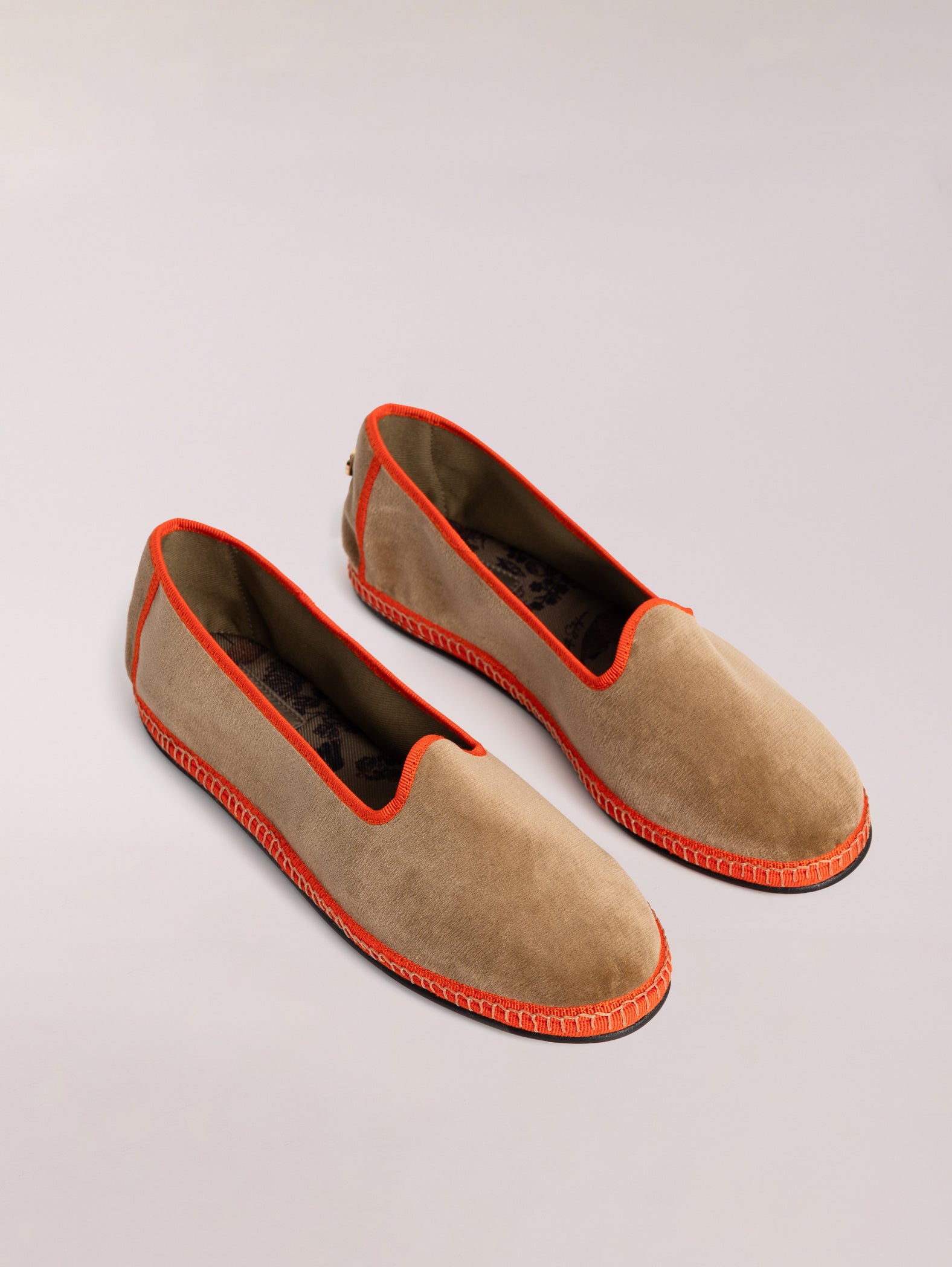 Venecianas-de-terciopelo-Svetis-Nikola-Cuero