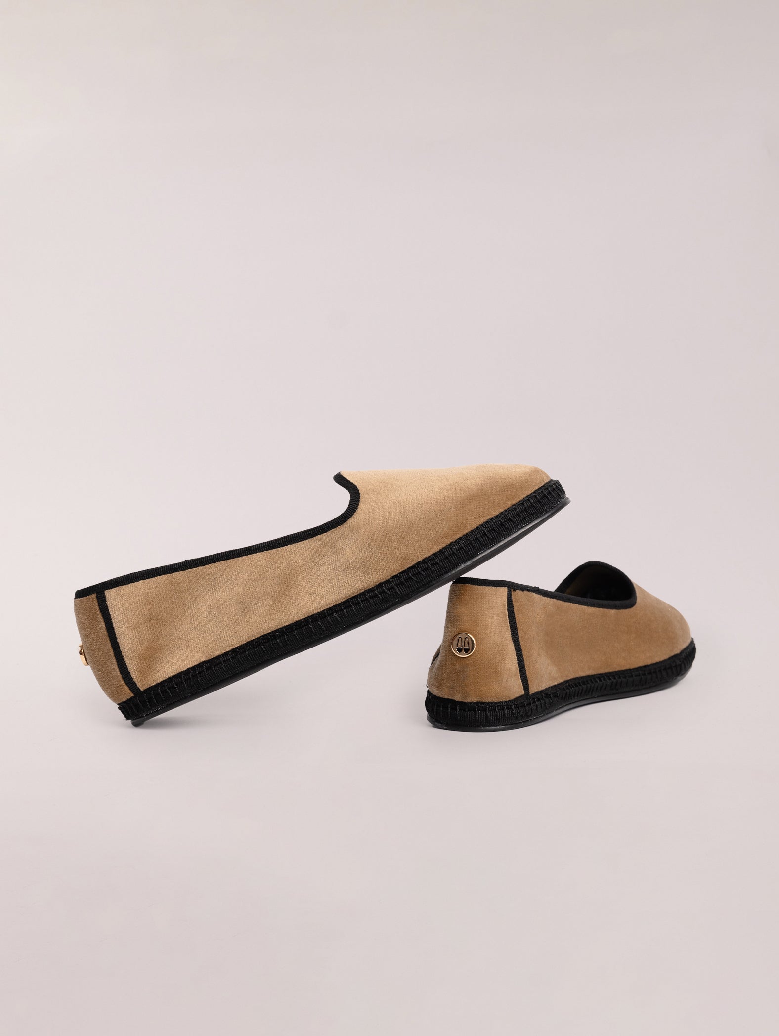 Venecianas-de-terciopelo-Svetis-Nikola-Camel-3