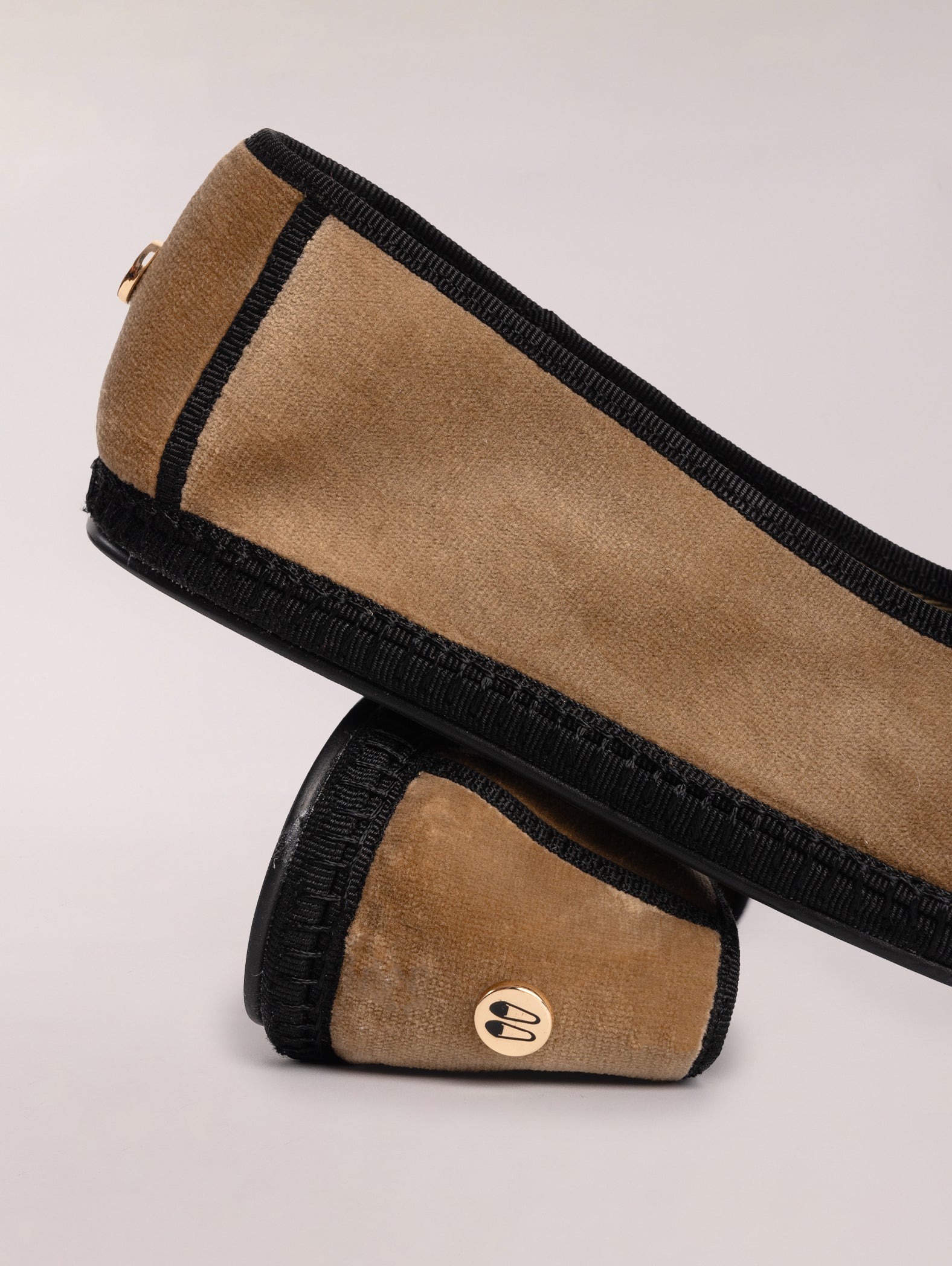 Venecianas-de-terciopelo-Svetis-Nikola-Camel-4