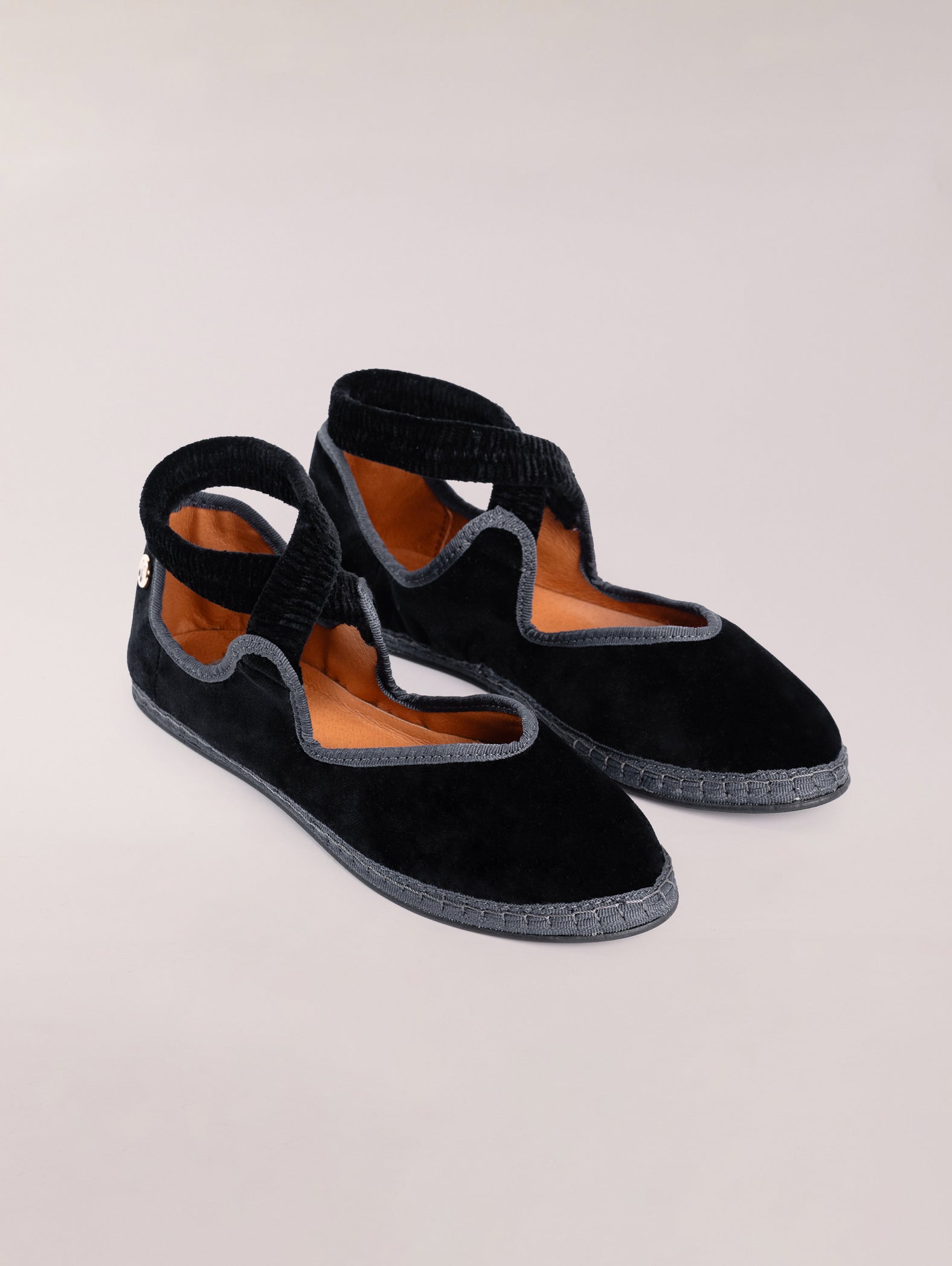 bailarinas-venecianas-de-terciopelo-negro