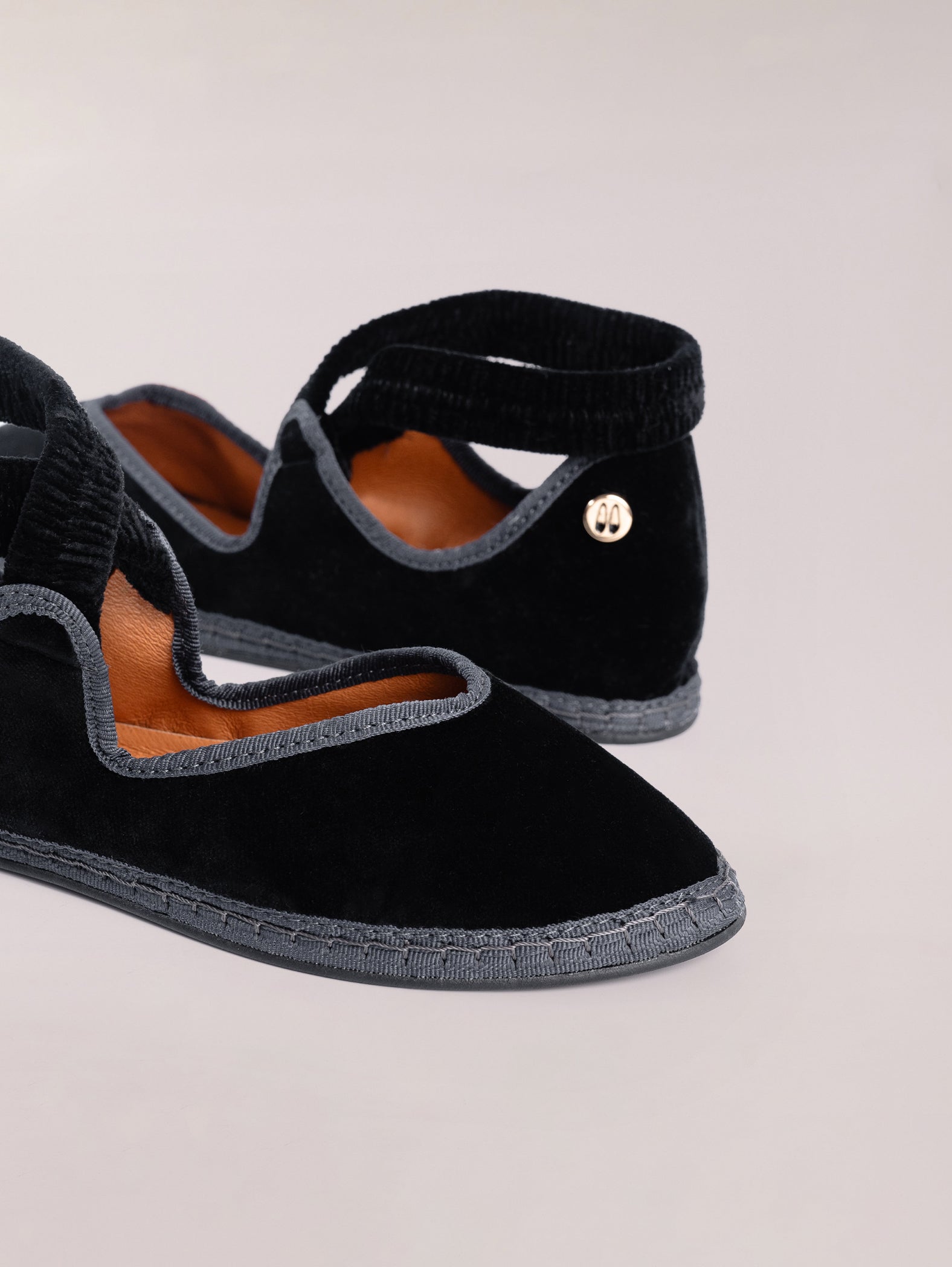 bailarinas-venecianas-de-terciopelo-negro