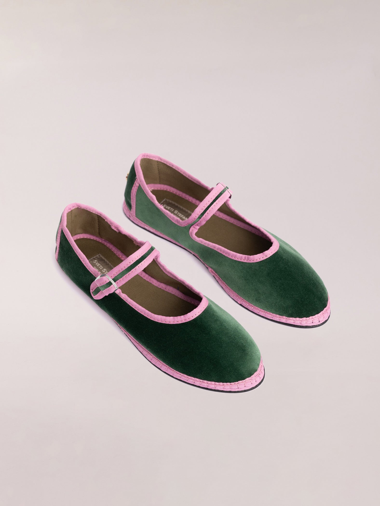 mary-jane-terciopelo-verde-y-rosa-3