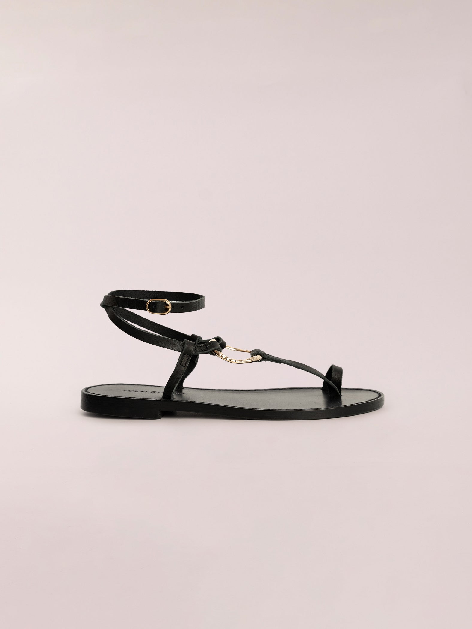 sandalias-planas-de-tiras-cruzadas-negra