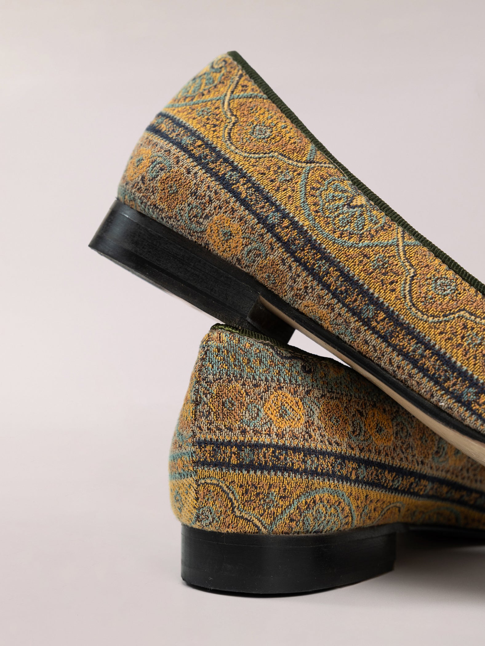 Mocasines mujer estampado amarillo