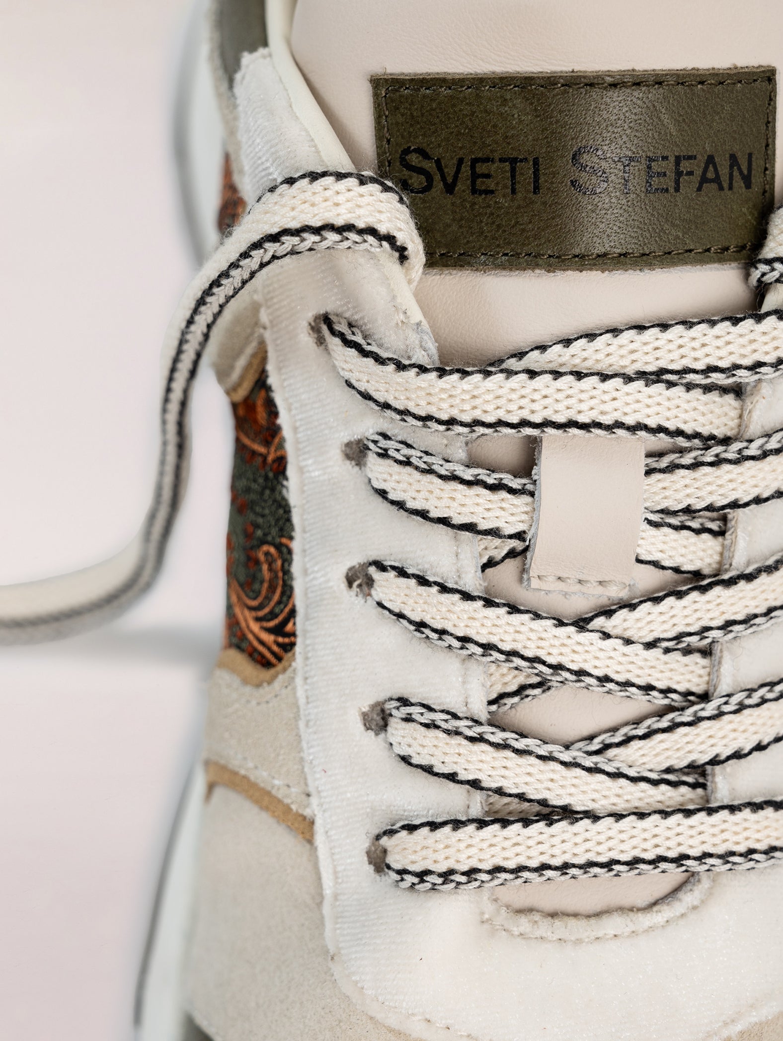 Detalles zapatillas deportivas de vestir texturas verde
