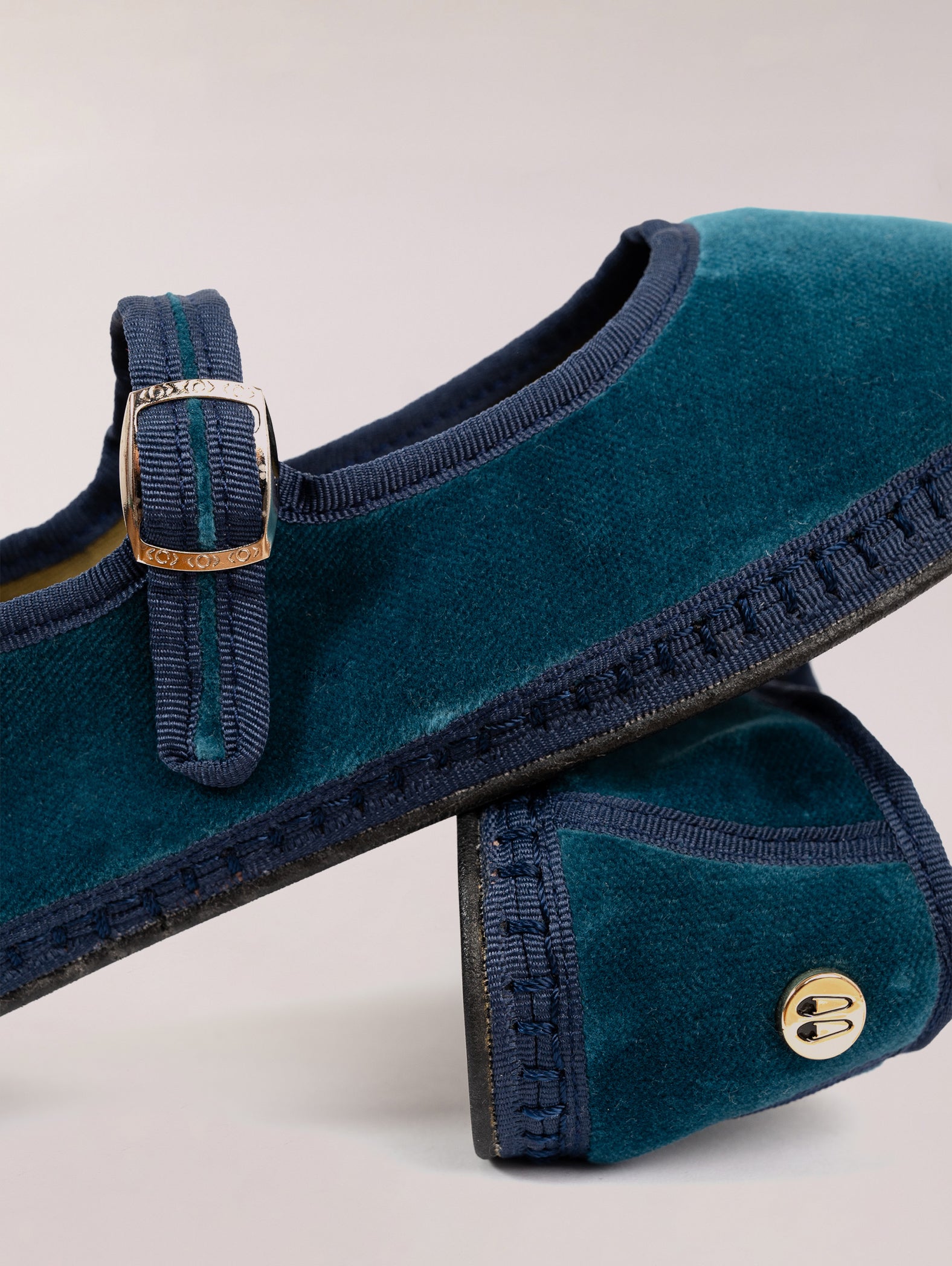 mary-jane-terciopelo-en-azul-marino