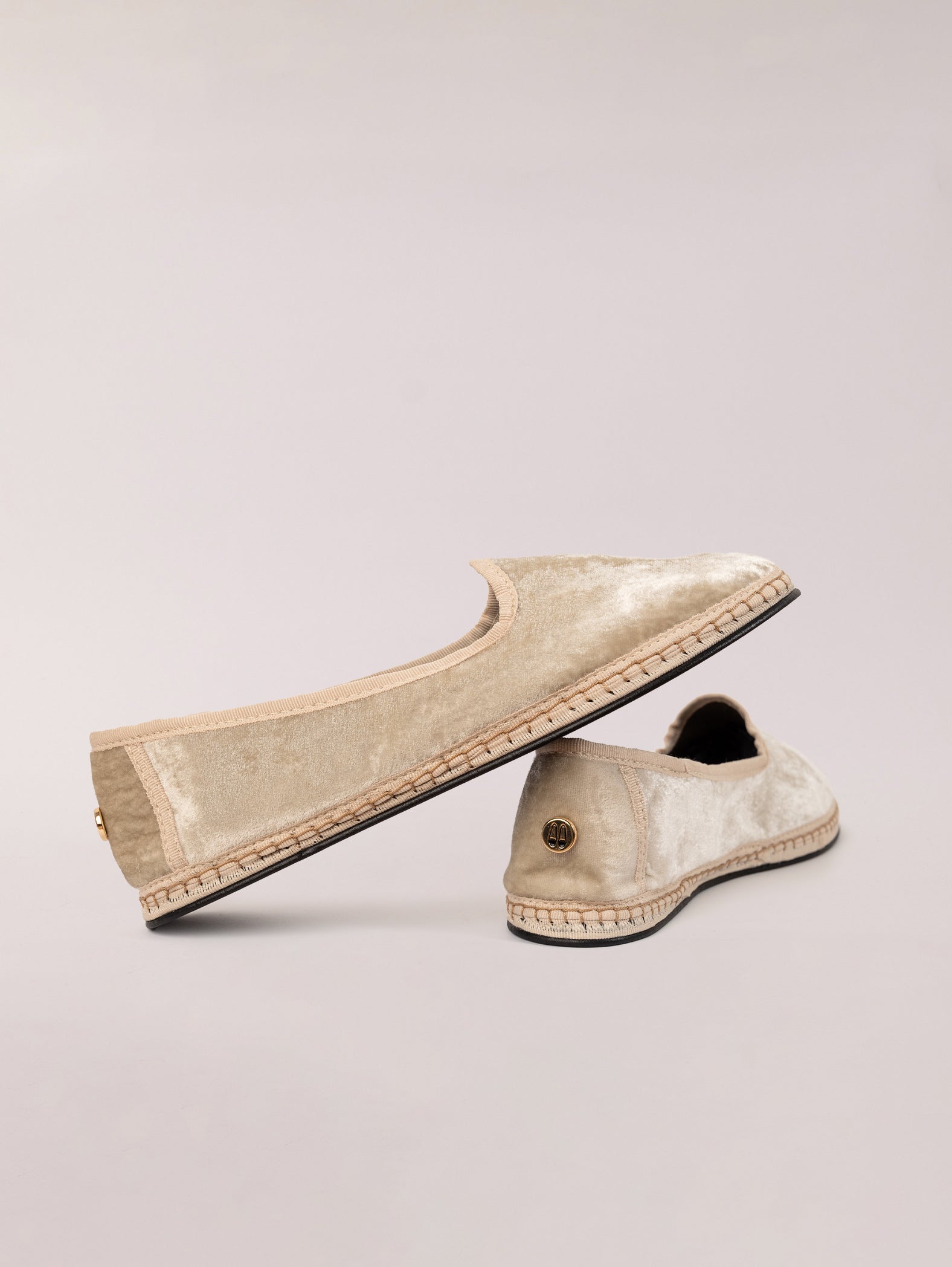 Venecianas-de-terciopelo-Svetis-Nikola-Creamy-3