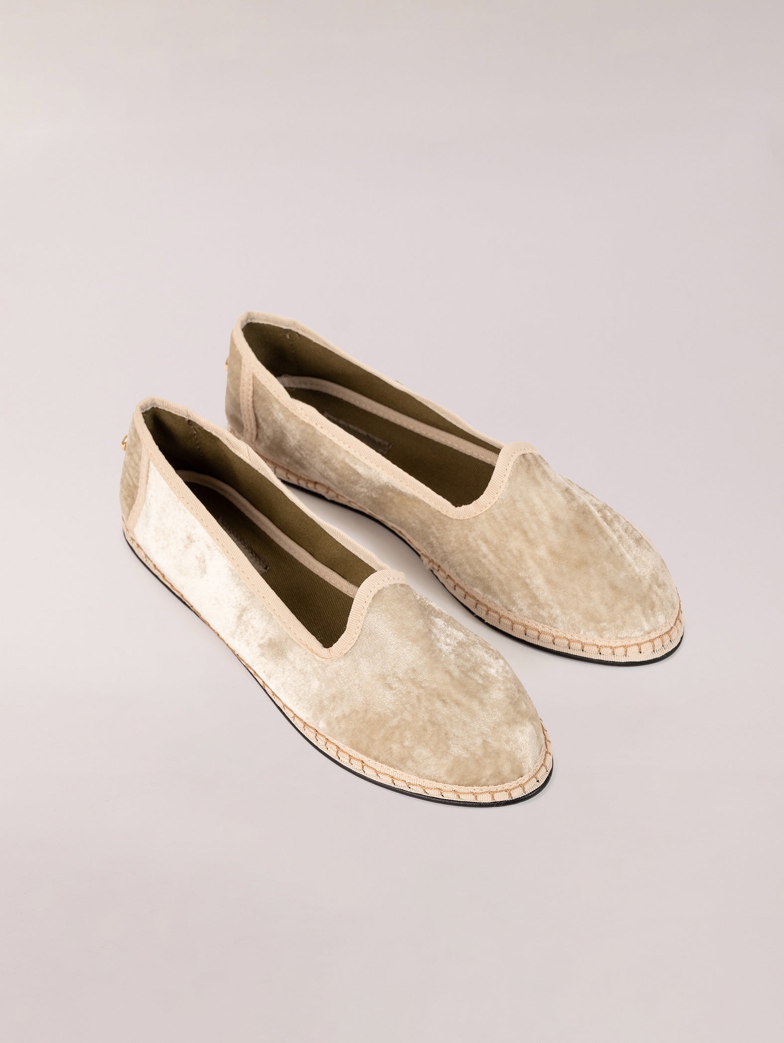 Venecianas-de-terciopelo-Svetis-Nikola-Creamy-1