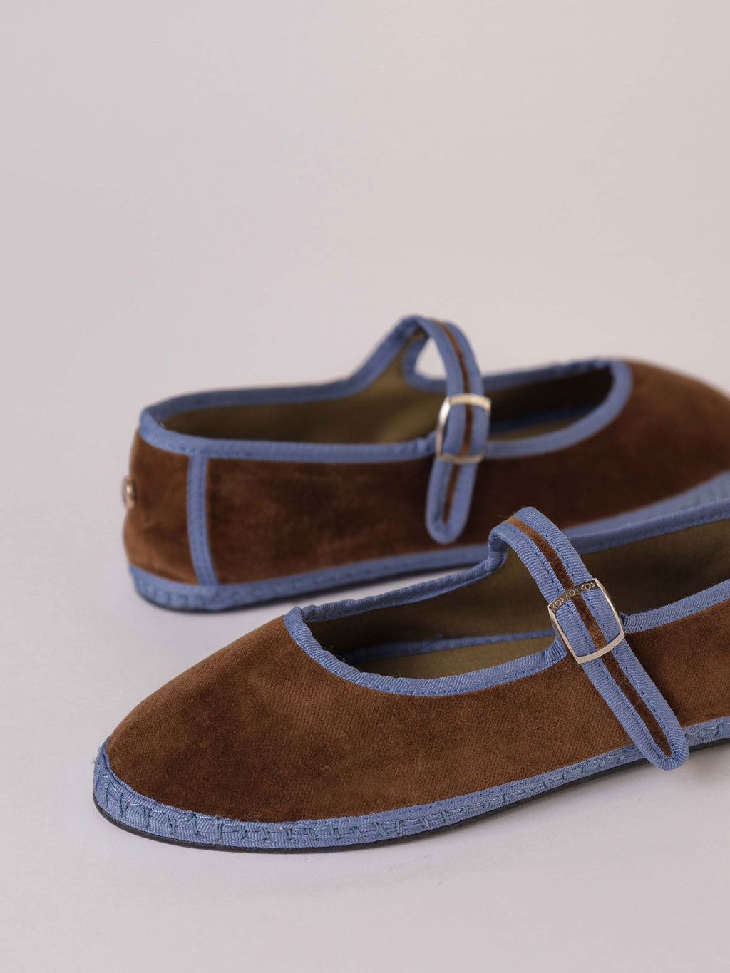 mary-jane-terciopelo-camel