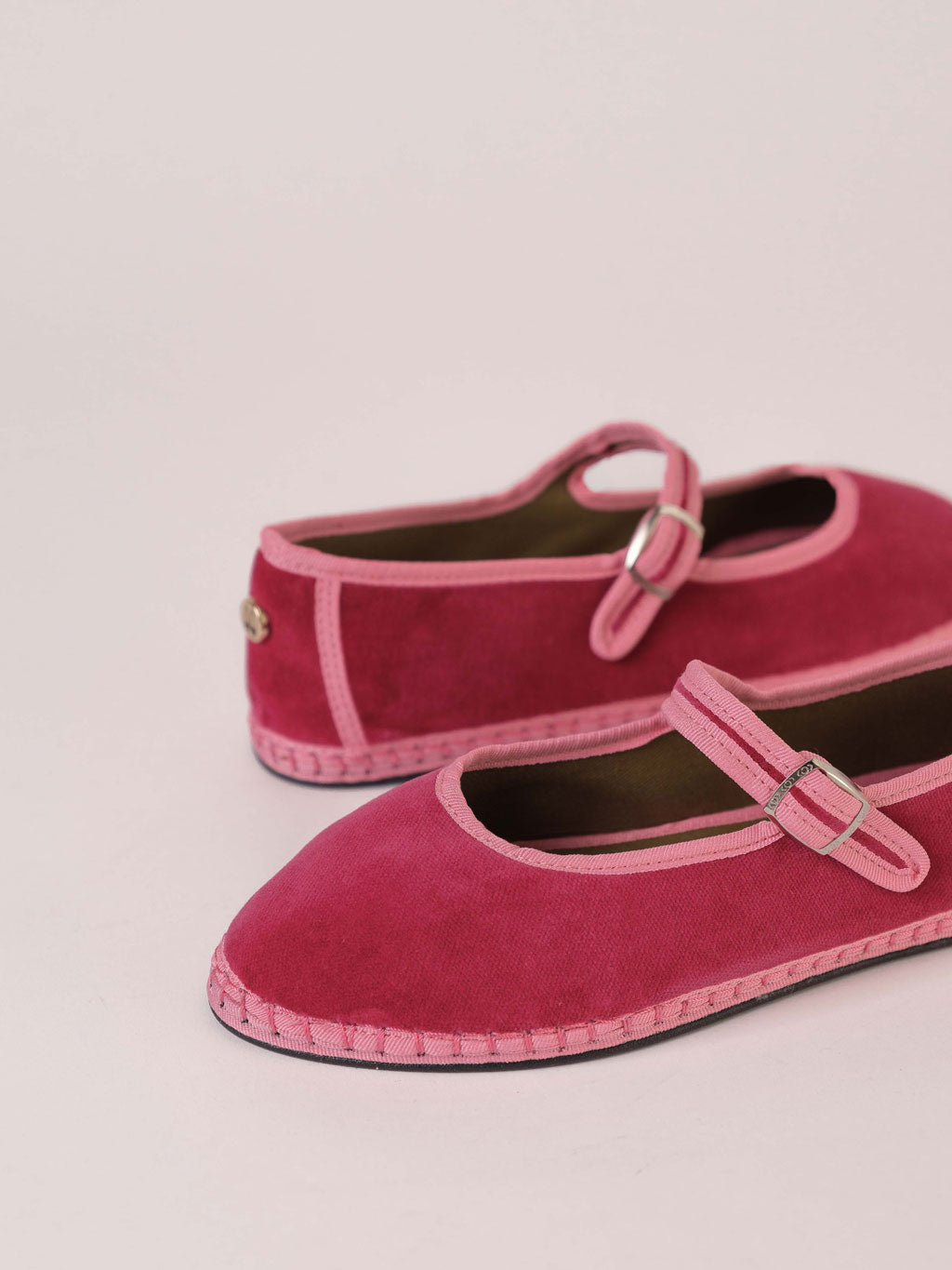 Bailarina-de-terciopelo-Svetis-Mary-Jane-Cherry