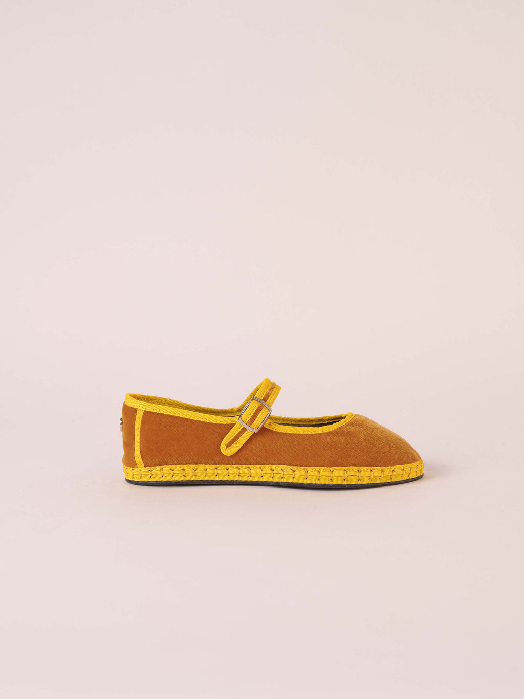 Bailarina-de-terciopelo-Svetis-Mary-Jane-Lemon