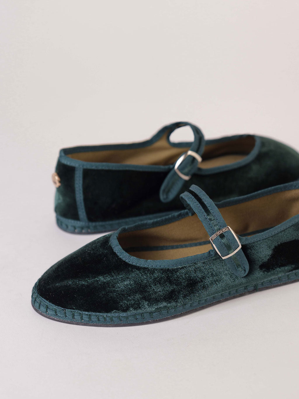 mary-jane-terciopelo-verde-musgo