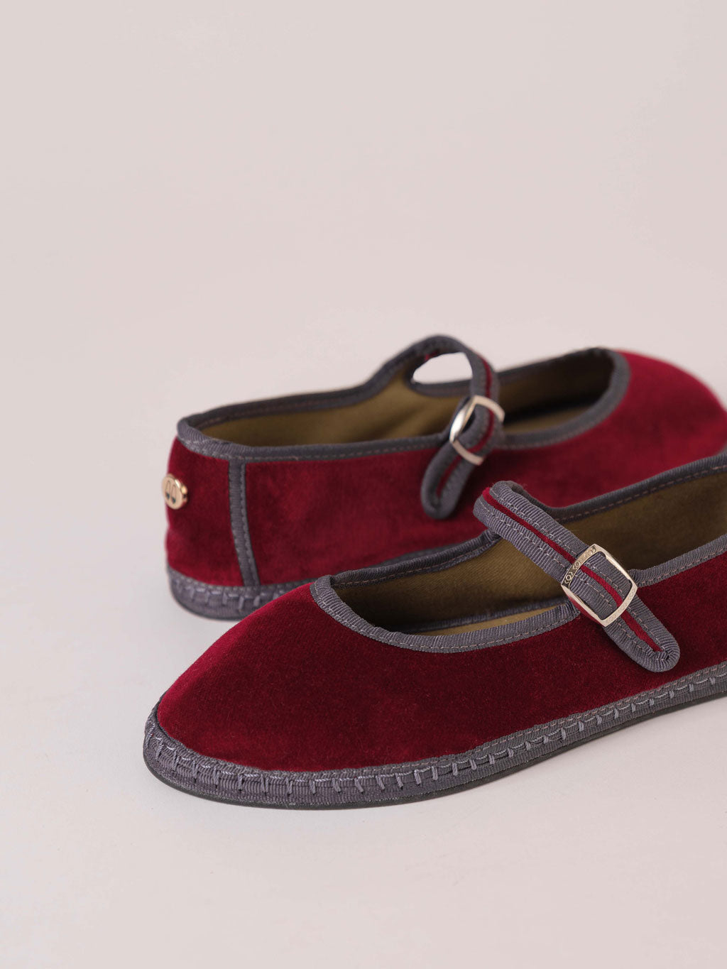 mary-jane-terciopelo-burdeos-y-gris
