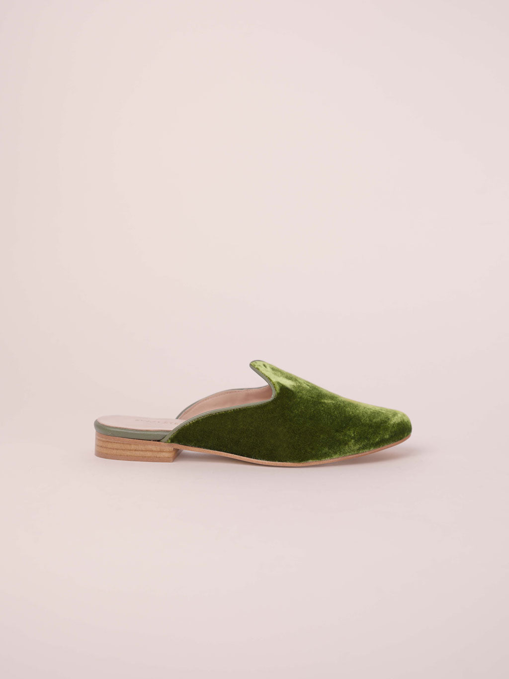 mules-de-terciopelo-verde