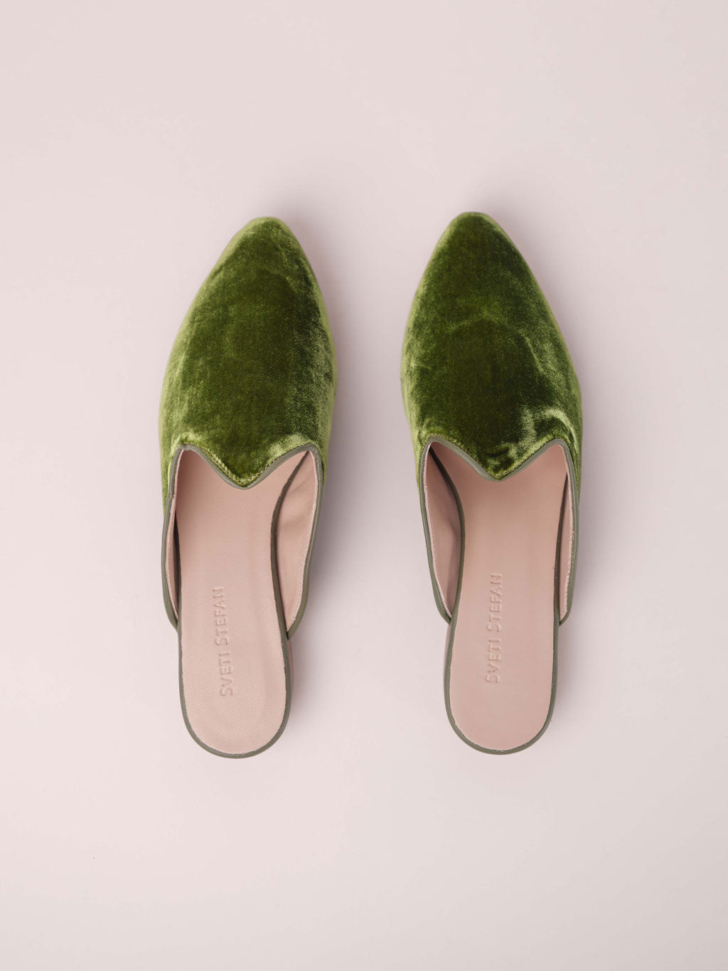 mules-de-terciopelo-verde