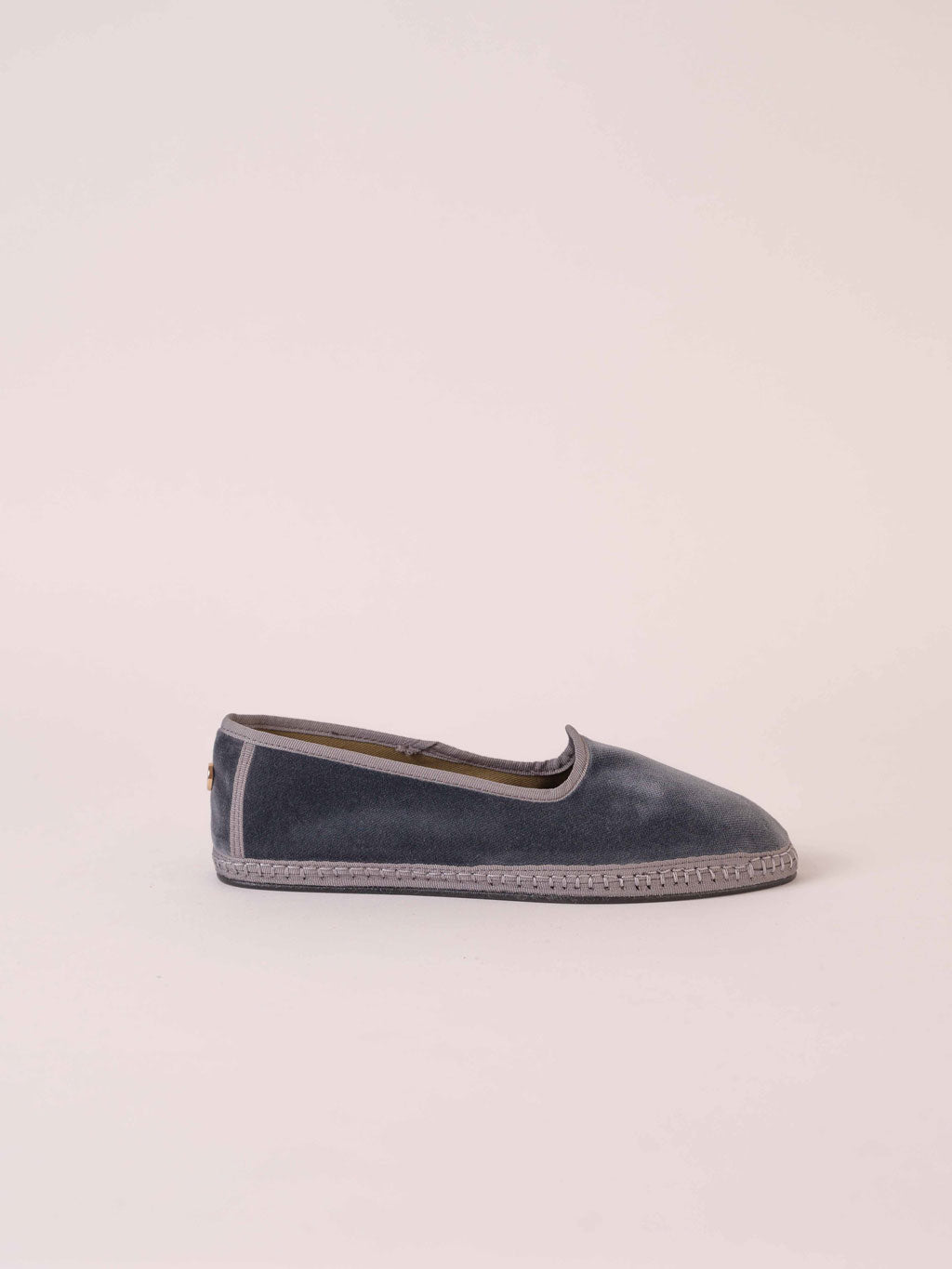 Venecianas-de-terciopelo-Svetis-Nikola-gris