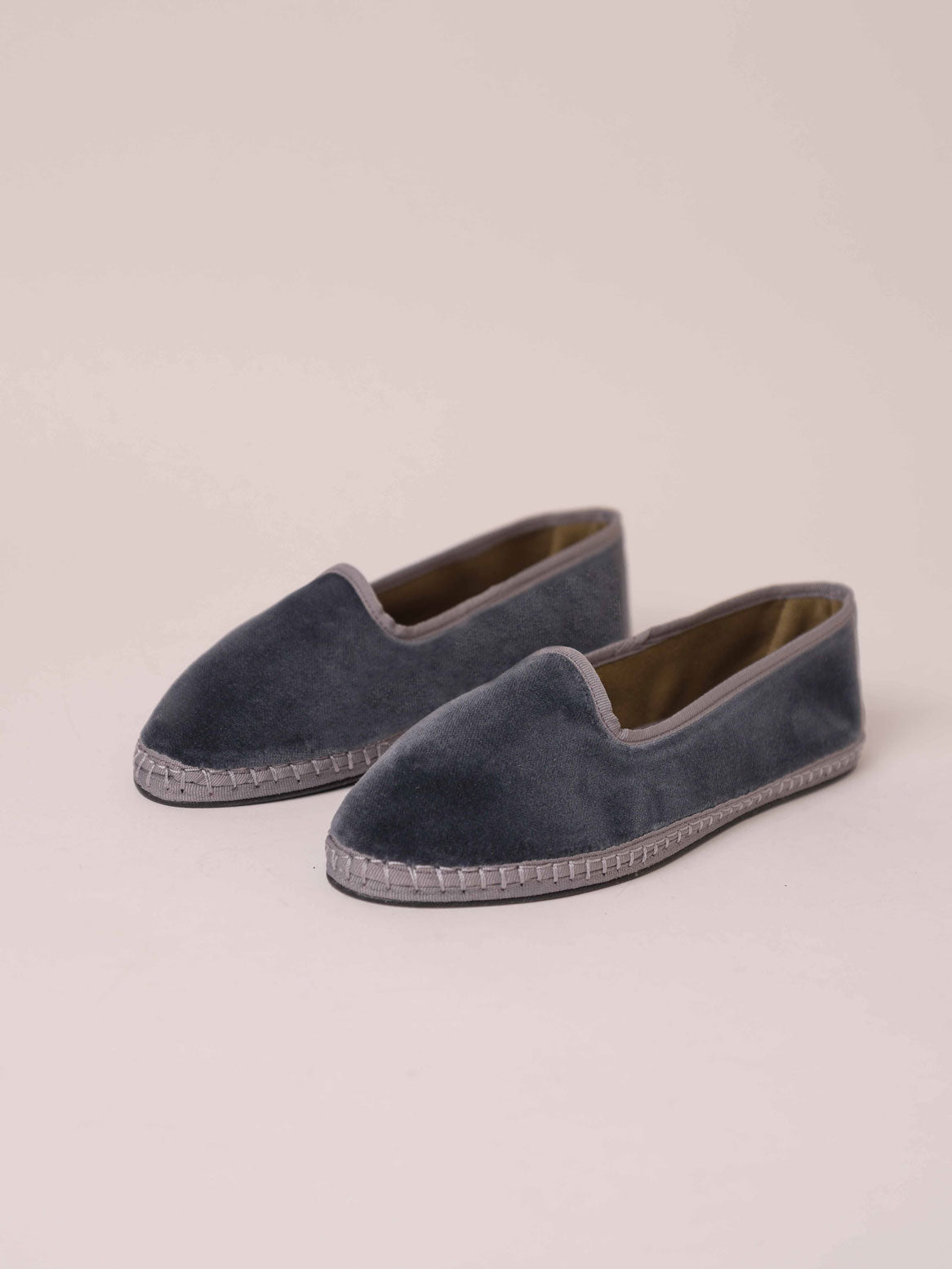 Venecianas-de-terciopelo-Svetis-Nikola-gris-1