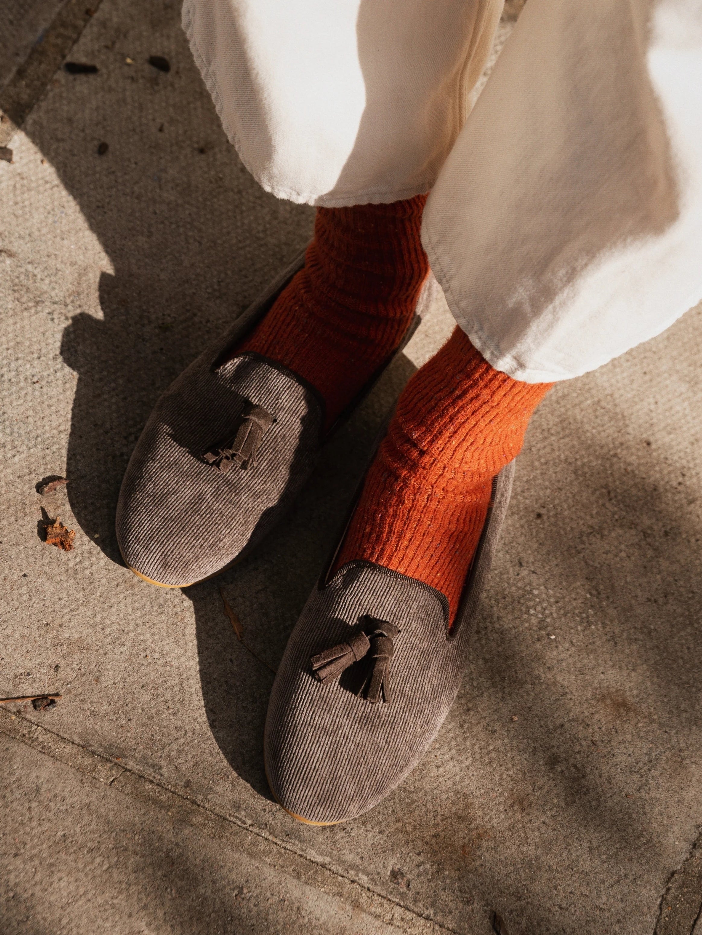 Cómo llevar calcetines con mocasines | Guía de estilo 2025