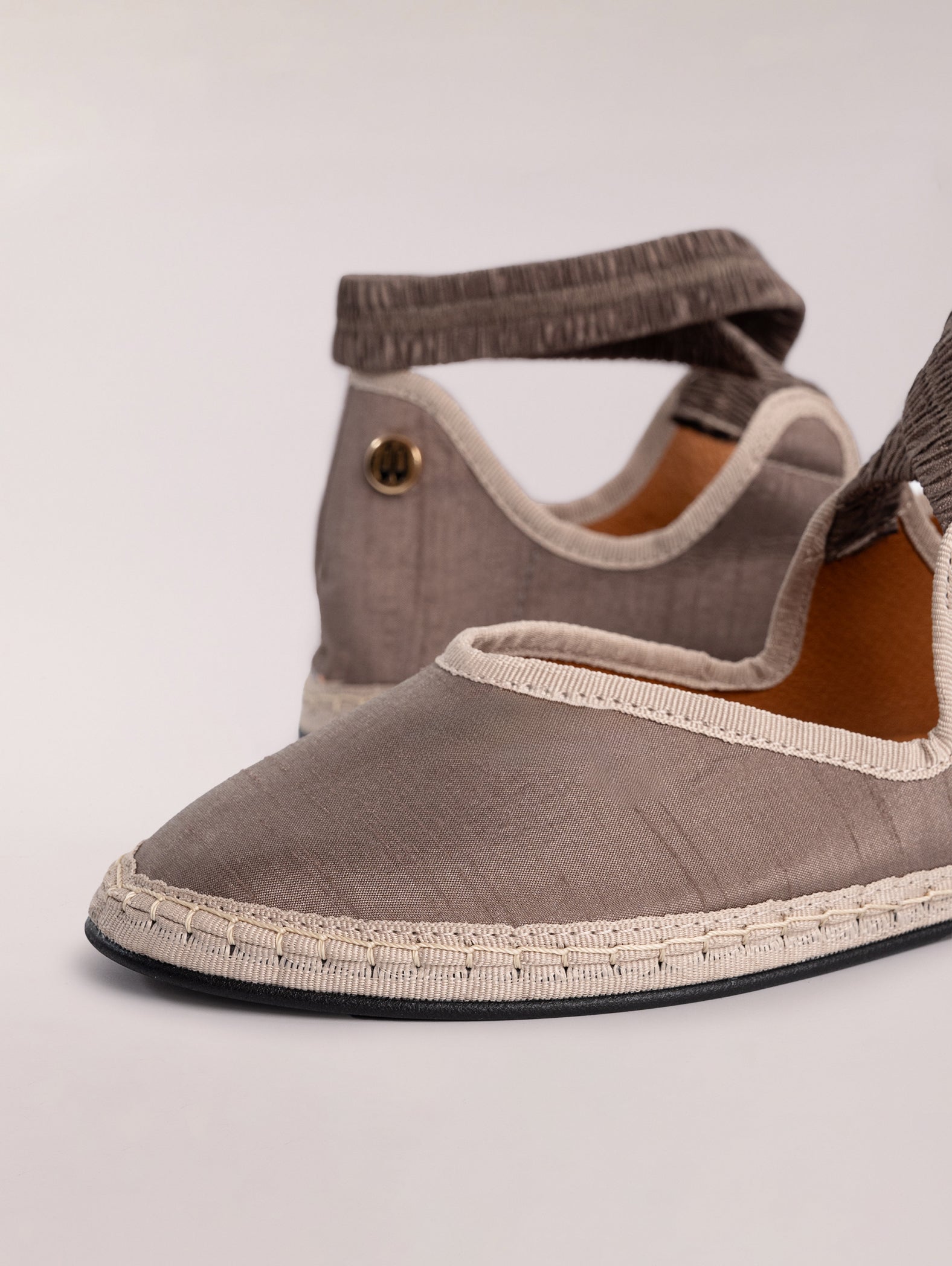 bailarinas-venecianas-de-raso-gris