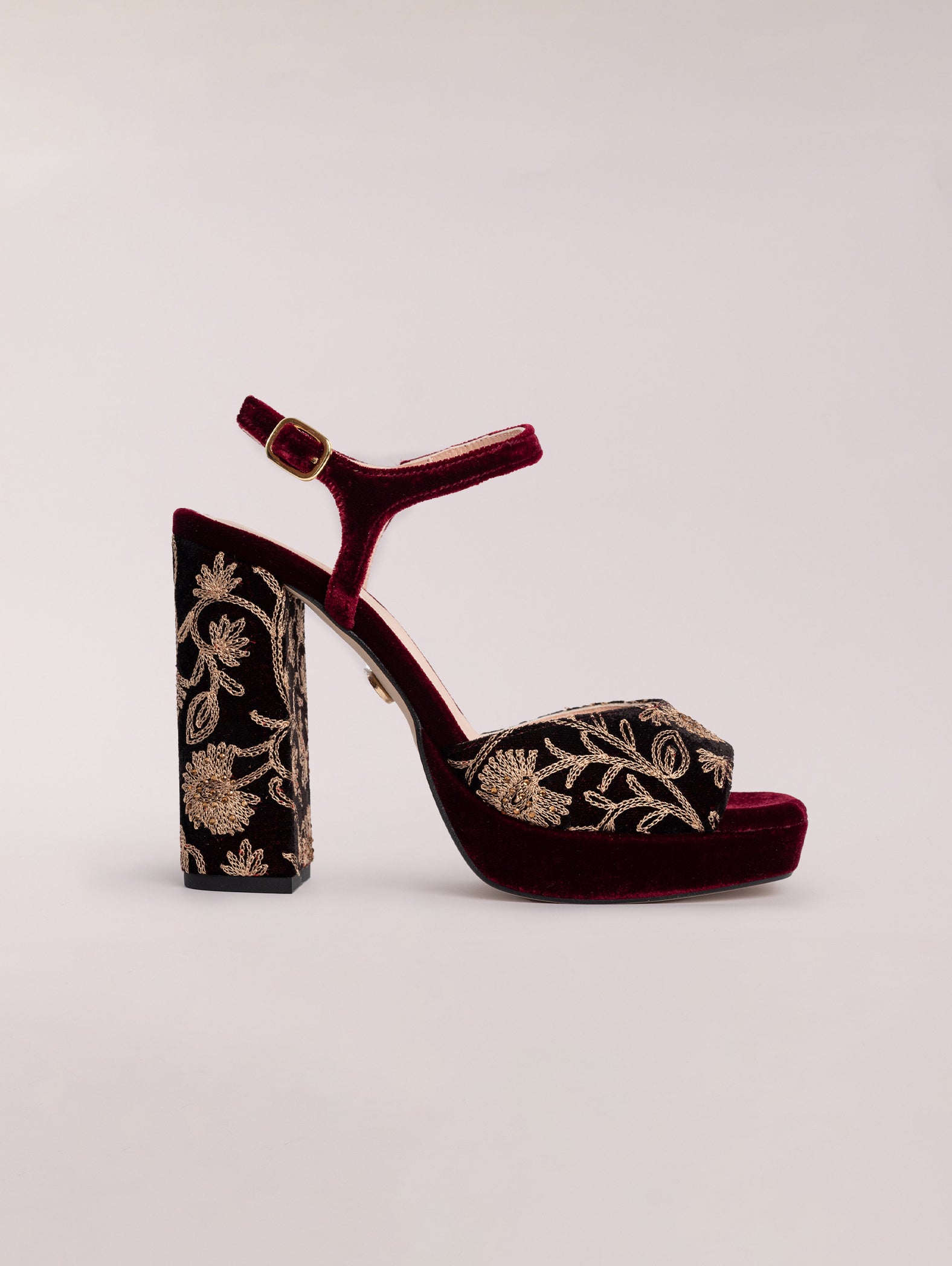 zapatos-de-tacón-burdeos-de-terciopelo