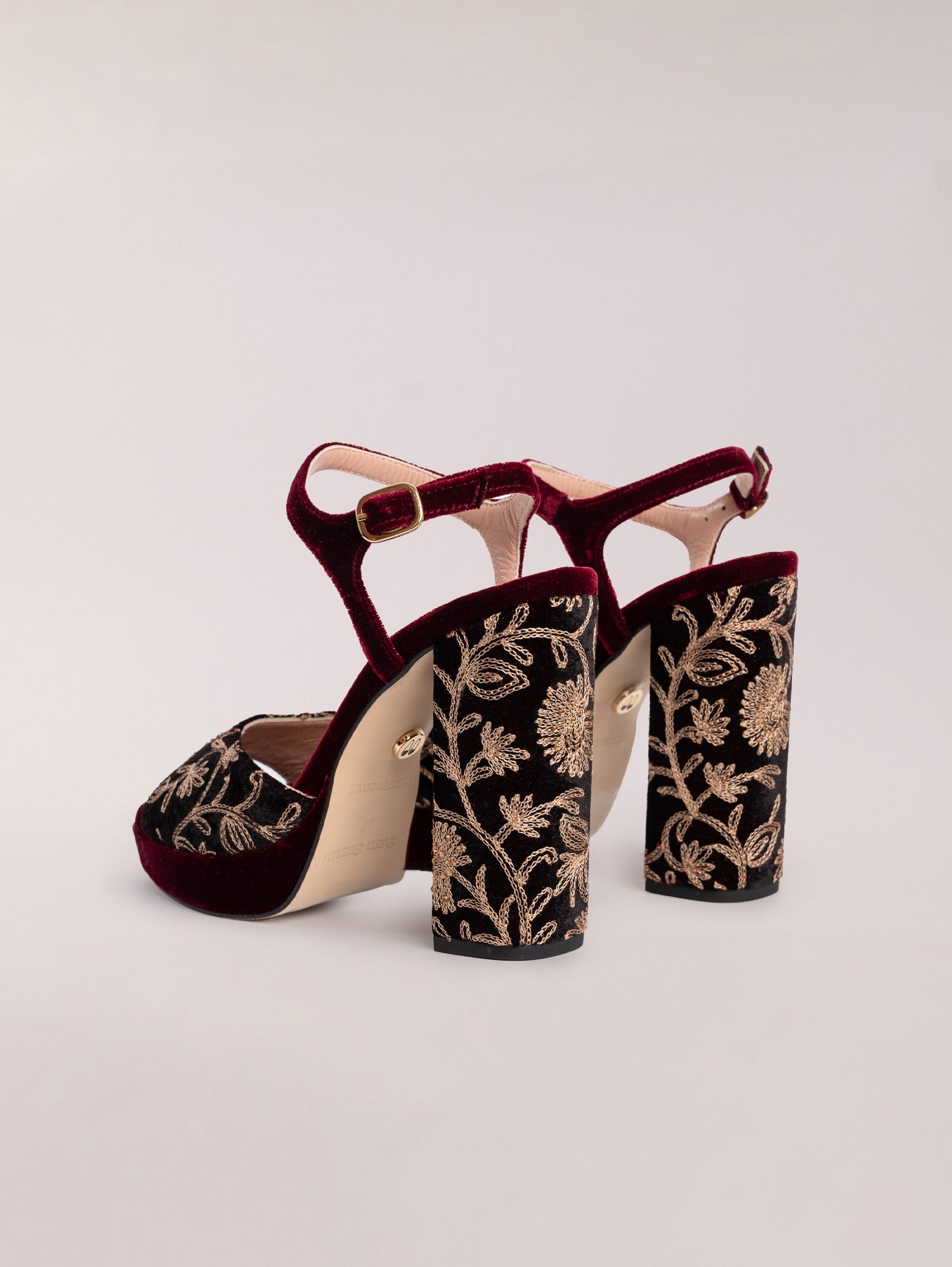 zapatos-de-tacón-burdeos-de-terciopelo