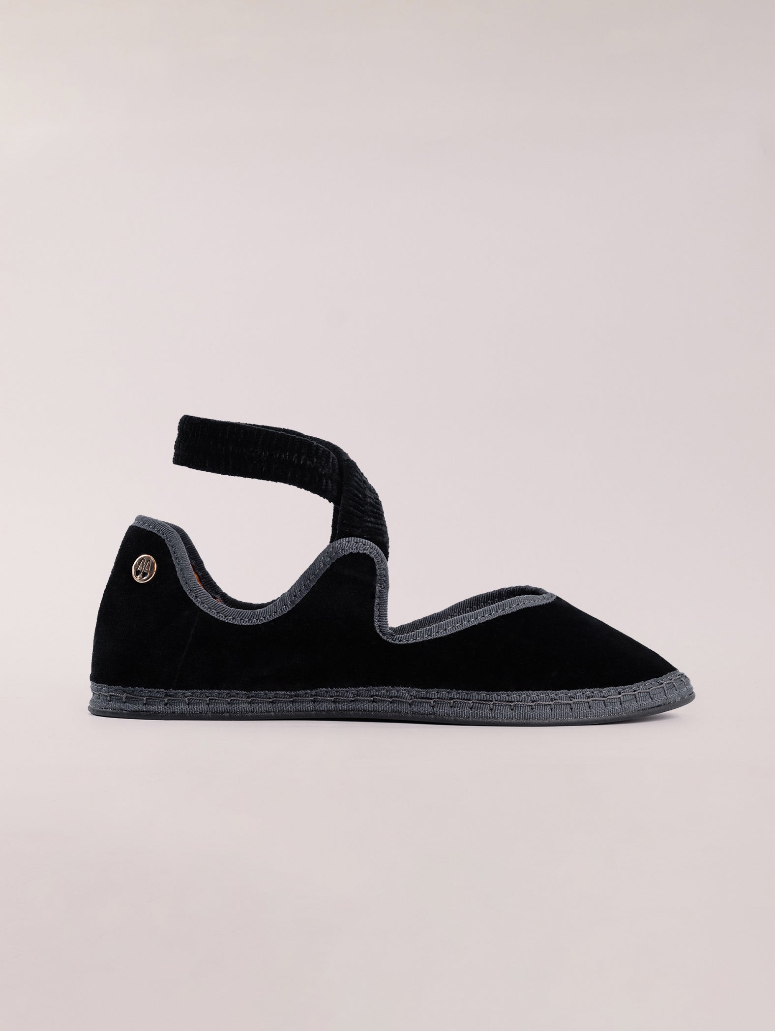 bailarinas-venecianas-de-terciopelo-negro