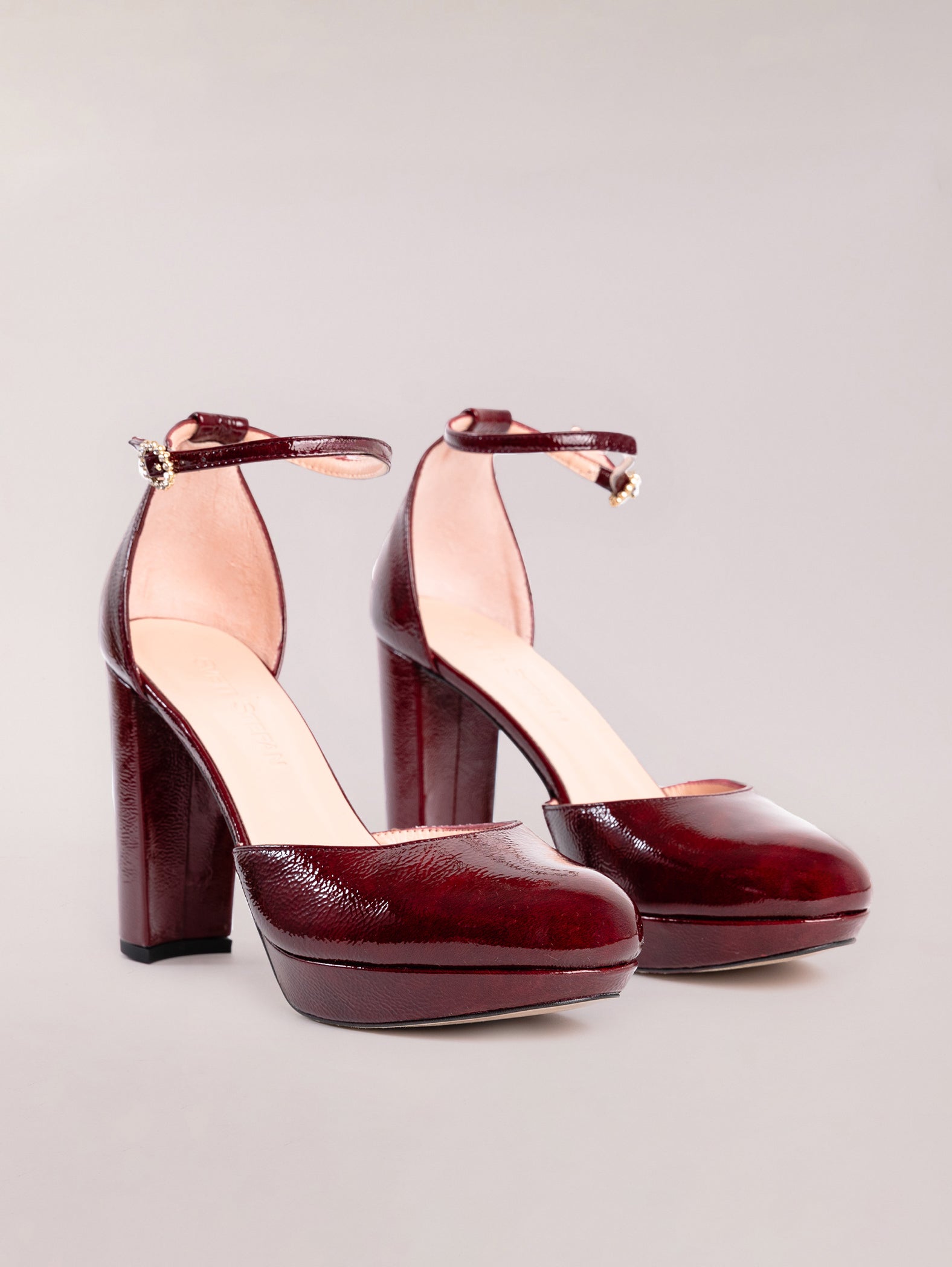 zapatos-de-tacón-burdeos-de-piel