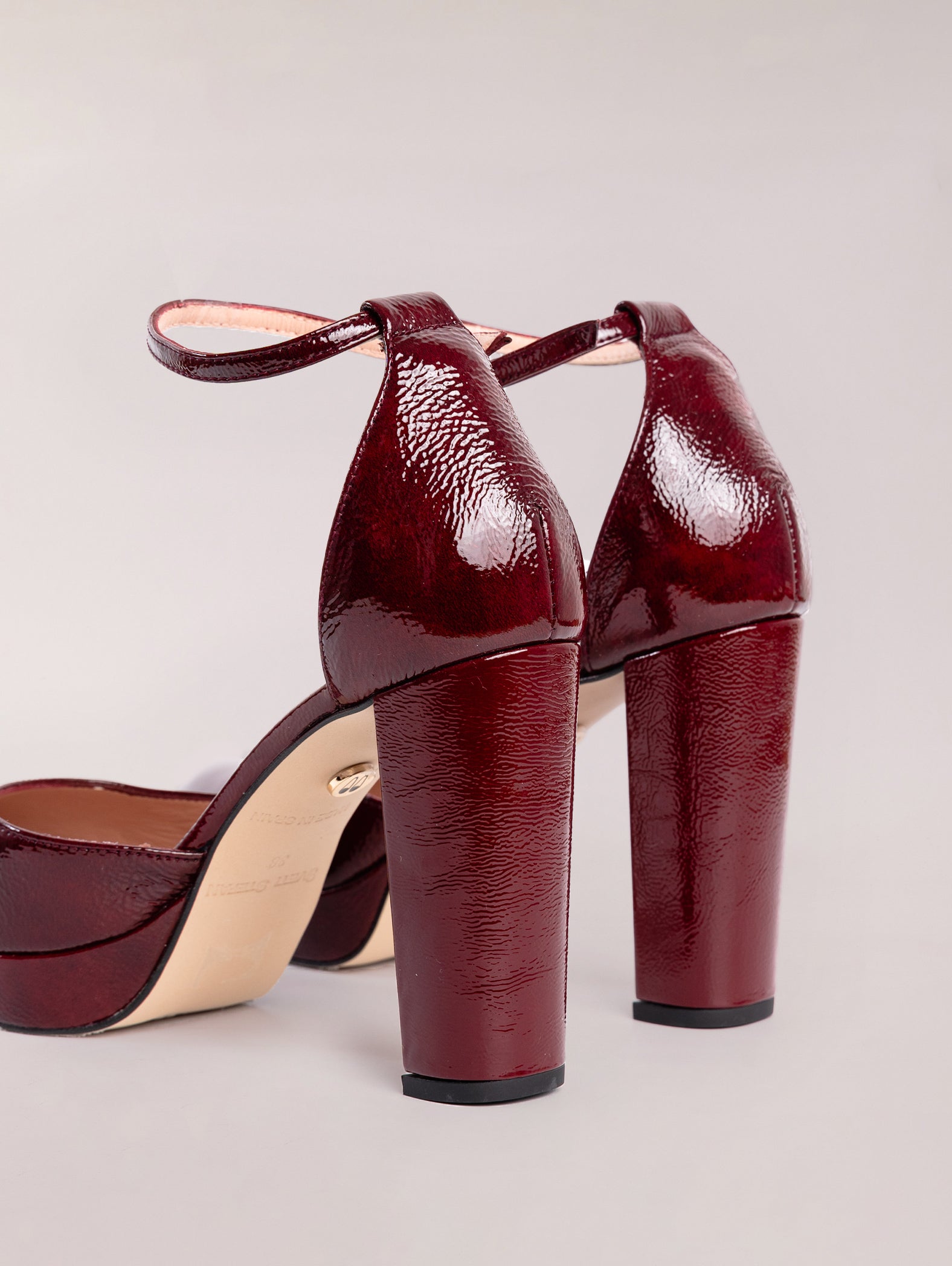 zapatos-de-tacón-burdeos-de-piel