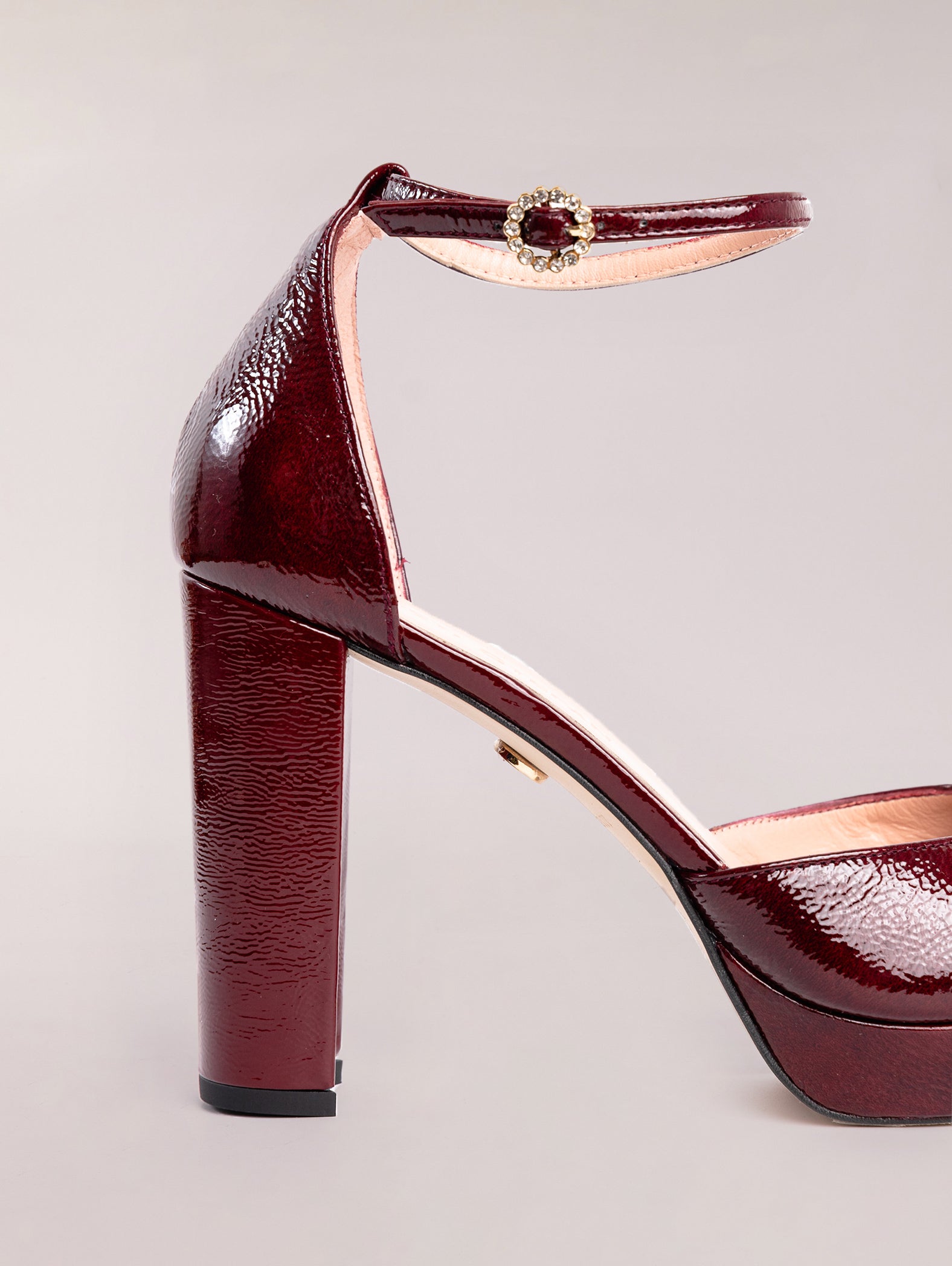zapatos-de-tacón-burdeos-de-piel