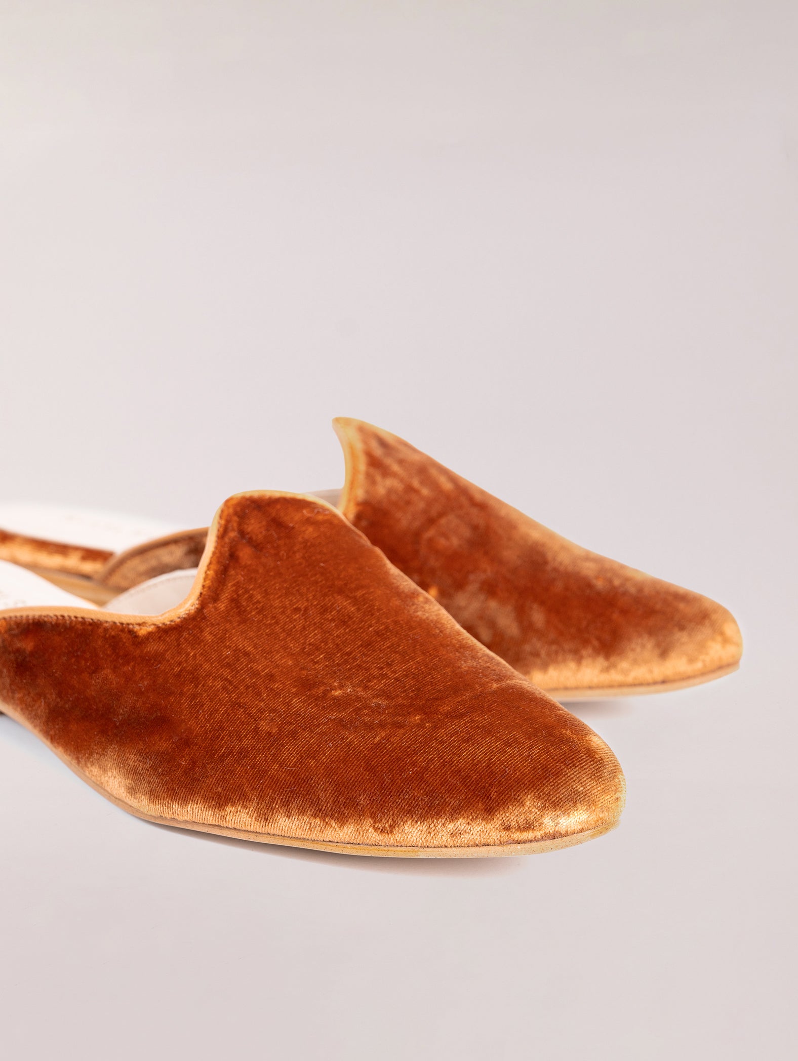 mules-de-terciopelo-naranja