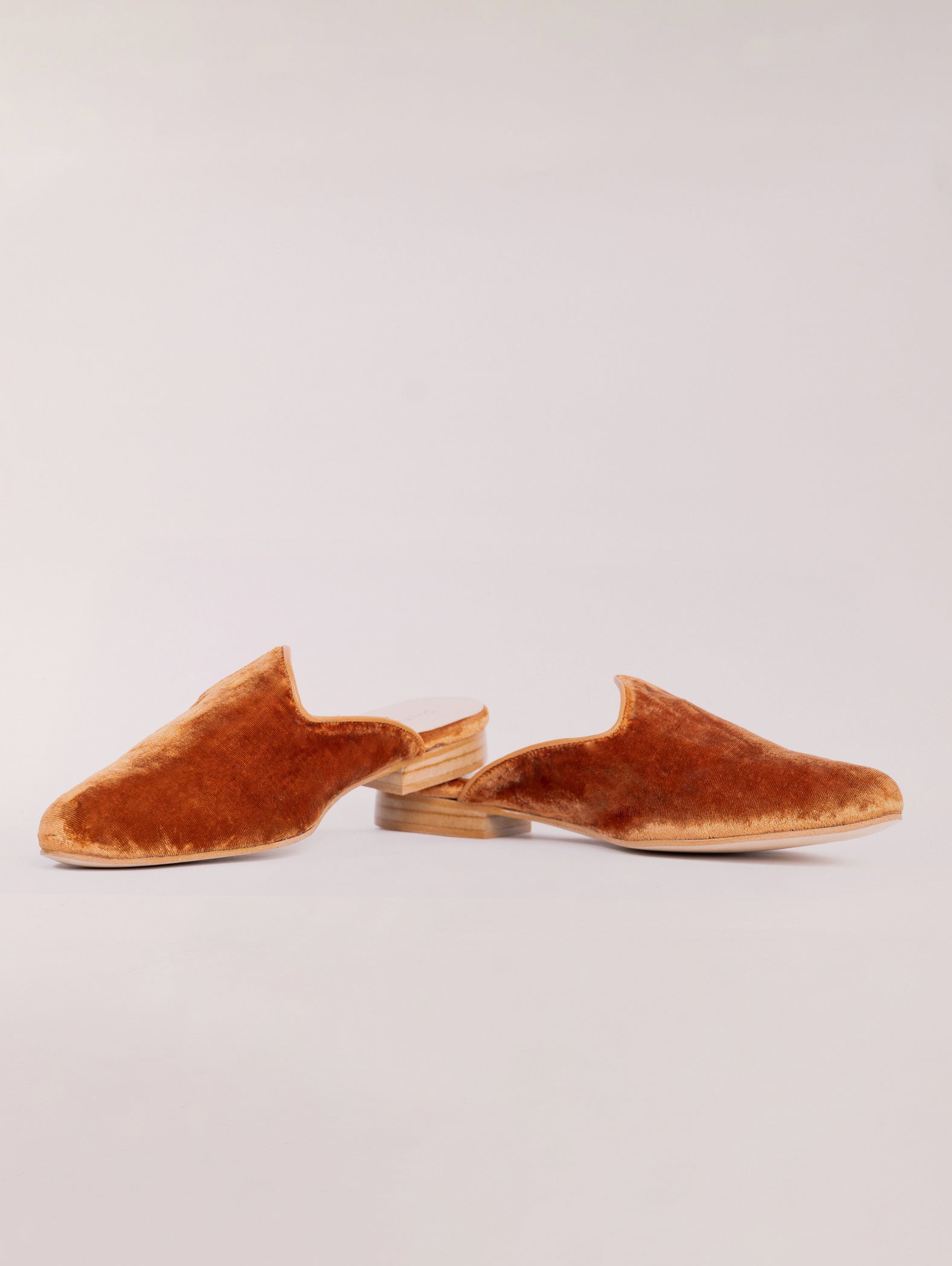 mules-de-terciopelo-naranja